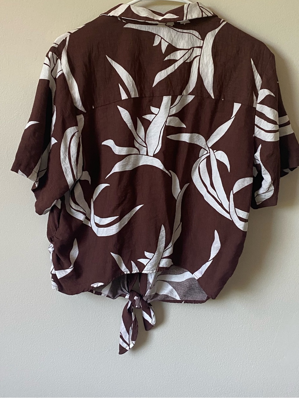 Anthropologie Sanctuary Brown Leaf-Print Front Knot Shirt - Picture 7 of 7